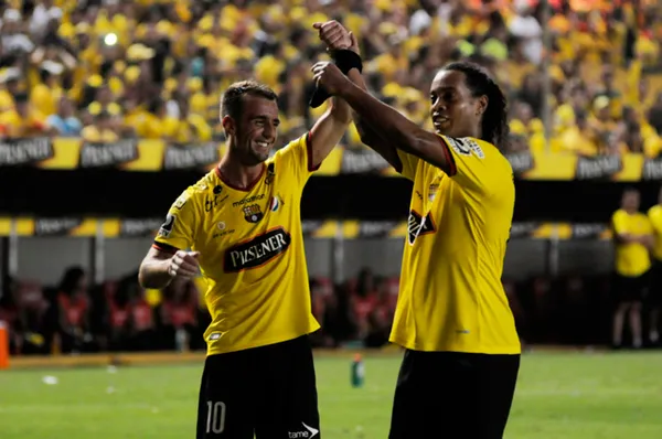 Ronaldinho vio las jugadas del Kitu