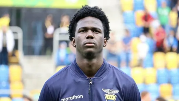 Santos FC no quiere dejar ir al defensa ecuatoriano, Jackson Porozo, y le ofrece mejorar el sueldo para que renueve el contrato