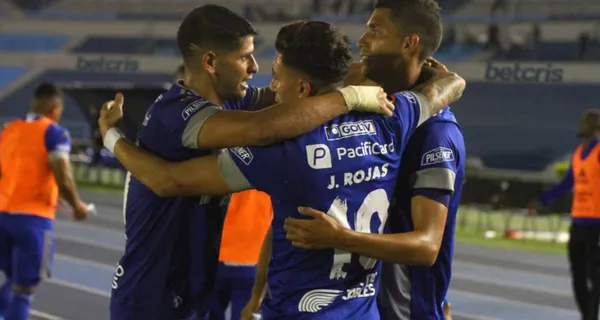 Se ha cuestionado la decisión de Ismael Rescalvo en el once de Emelec, sin embargo no piensa cambiar el esquema aunque le pueda costar el partido contra Barcelona SC