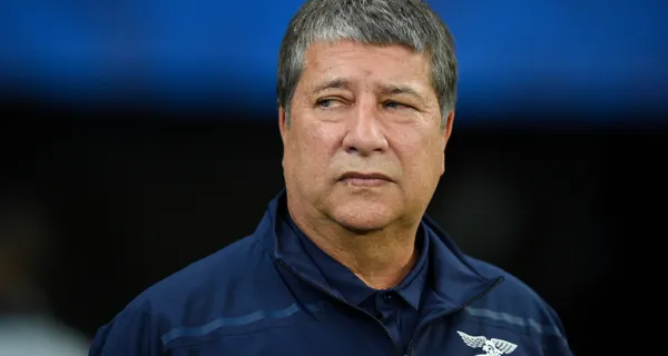 Se jugaban las eliminatorias para Corea-Japón 2002 y el histórico zaguero Iván Hurtado contó una anécdota del 'Bolillo'