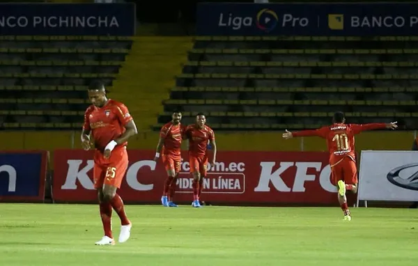 Se publicaron varias imágenes del pase de Chicaiza a Choclo Quintero, que terminó en el tanto de la victoria de Rodrigo Aguirre