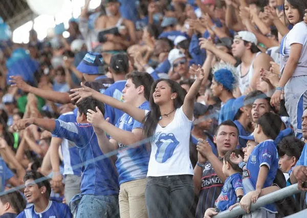 Se registró un nuevo momento de violencia entre las hinchadas del Astillero, y hasta un intento de asesinato