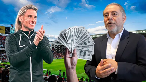 Sebastián Beccacece e Isaac Álvarez en el Estadio Rodrigo Paz (Foto tomada de: Liga de Quito/Elche/Metro)