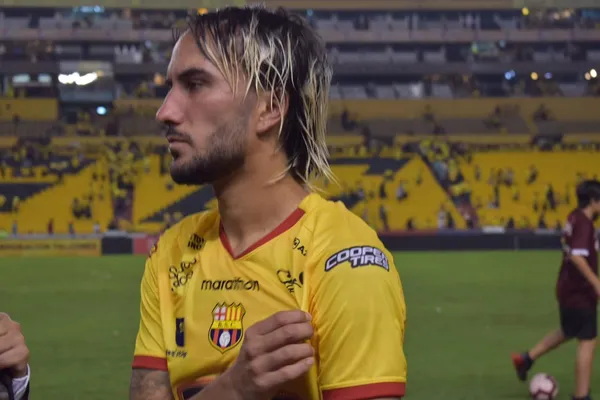 Sebastián Pérez expresó todo su malestar pues el estadio de Barcelona SC no tenía agua en sus camerinos, luego del entrenamiento matutino