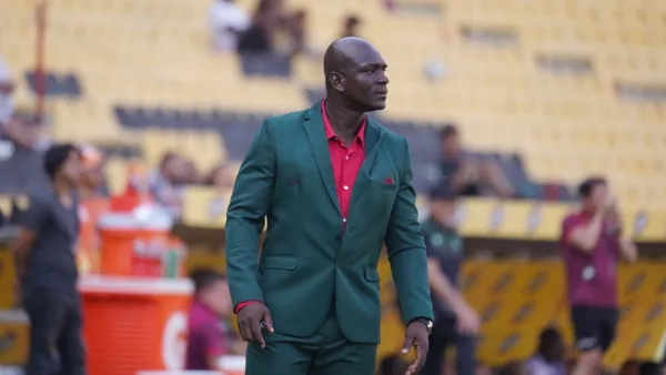 Segundo Castillo dirigiendo a Barcelona SC / Foto de: El Futbolero y