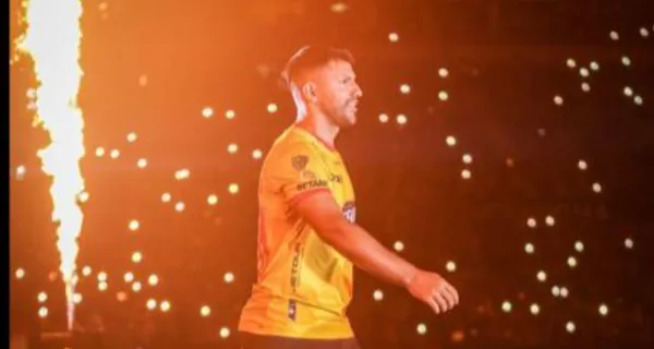 Sergio Agüero ilusionó a los aficionados, y quiere volver a jugar