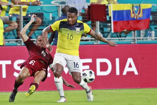 Si no lo notaron, el defensor Xavier Arreaga fue el jugador que tomó el dorsal que tuvo Antonio Valencia en la selección
