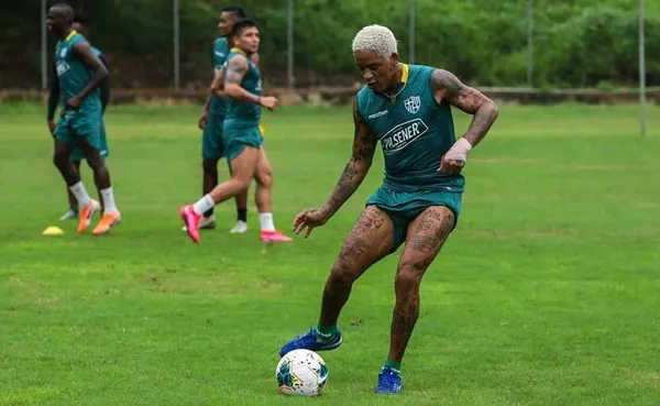 Sorprendió con todo su cuerpo tatuado