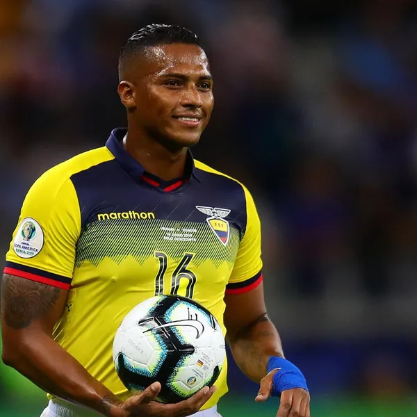 Sus compañeros en Liga de Quito le juegan bromas al Toño Valencia