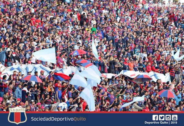 Sus hinchas siguen a la espera