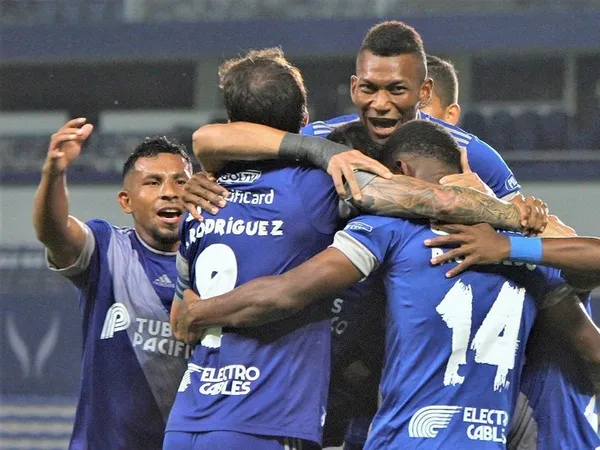 Tiene un sueldo extremadamente elevado y no aporta nada al juego de Emelec