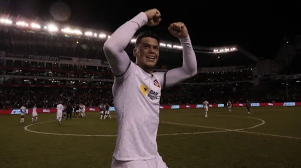 Tras desvíncularse de Liga Deportiva Universitara, el zaguero uruguayo viaja para definir su futuro en un equipo de la LigaPro