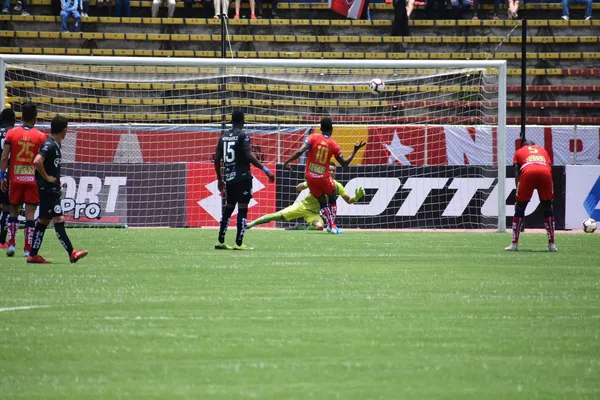 Tras fallar el penal ante América de Quito, Jonathan Borja fue criticado y calificado de vendido situación que el jugador respondió