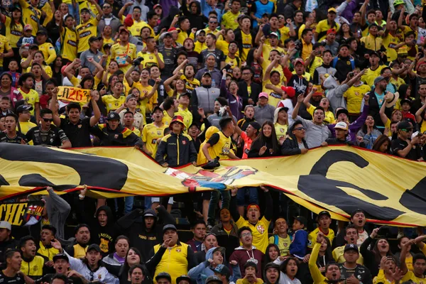 Una hincha vino a Ecuador para hacerse socia del club