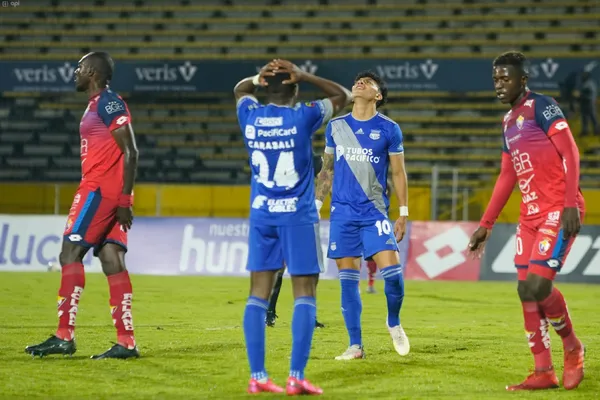 Uno de los jugadores de Emelec le dio me gusta a la publicación de Máximo Banguera donde celebraban el triunfo conseguido