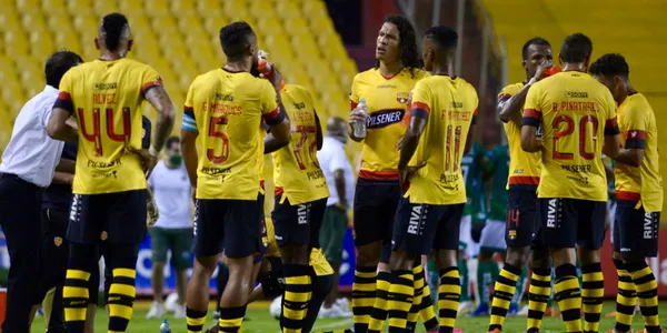 Uno de los jugadores de la plantilla del equipo e Fabián Bustos puede dejar el club y lo hicieron saber en plena transmisión