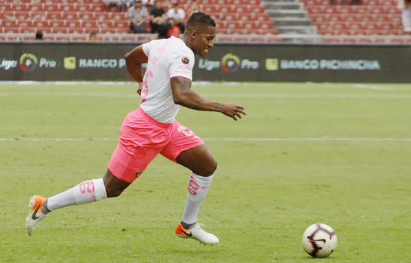 Valencia aún es codiciado en el fútbol europeo y ahora en Francia