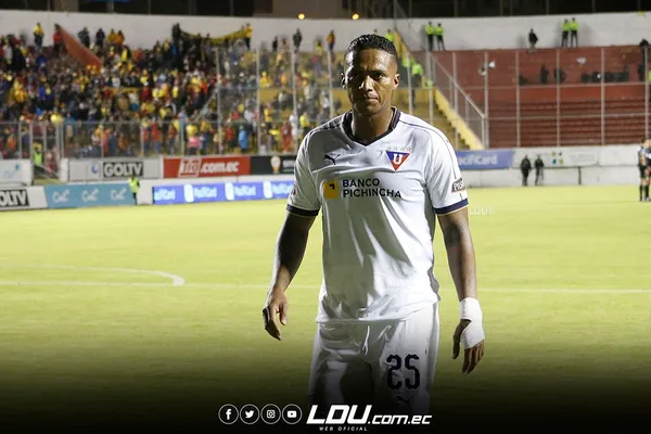 Valencia miró la histórica arenga de Patón previo a la final ante el United