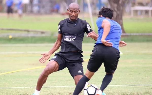 Varios hinchas de Emelec ya lo querían retirar