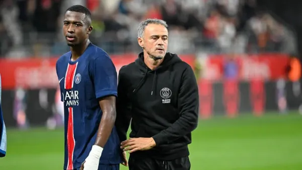 William Pacho y Luis Enrique