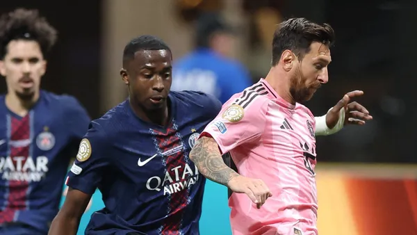 Willian Pacho-Lionel Messi / Foto: PSG