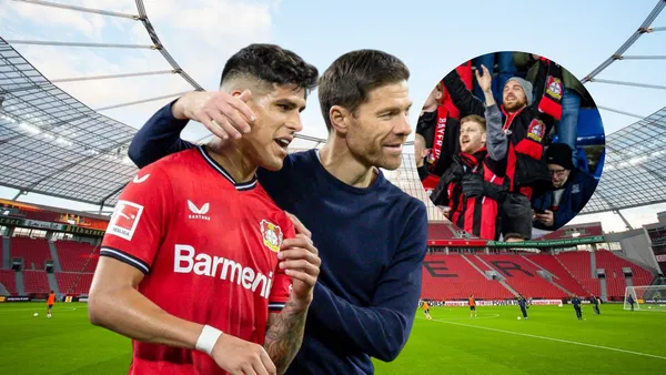 Xabi Alonso y Piero Hincapié con los hinchas del Bayer Leverkusen