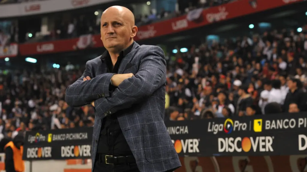 El entrenador uruguayo sigue trabajando con Liga de Quito