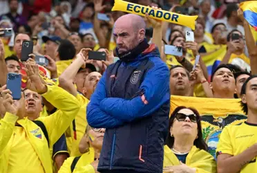 La hinchada ecuatoriana se pronunció si es que Félix Sánchez no saca los tres puntos contra Uruguay