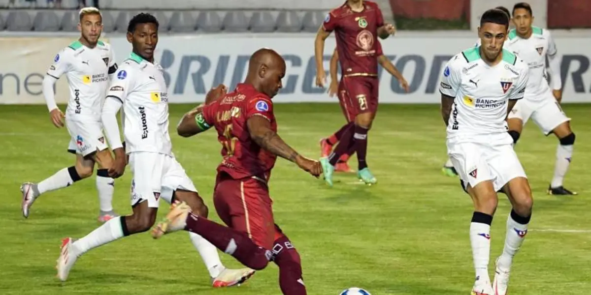 Liga de Quito se enfrentó a Mushuc Runa y al primer tiempo se fueron con un empate. Un jugador no logra encontrar su posición en el campo