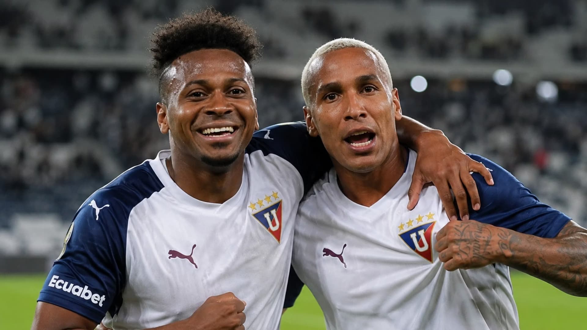 Estrada y Deyverson en Liga