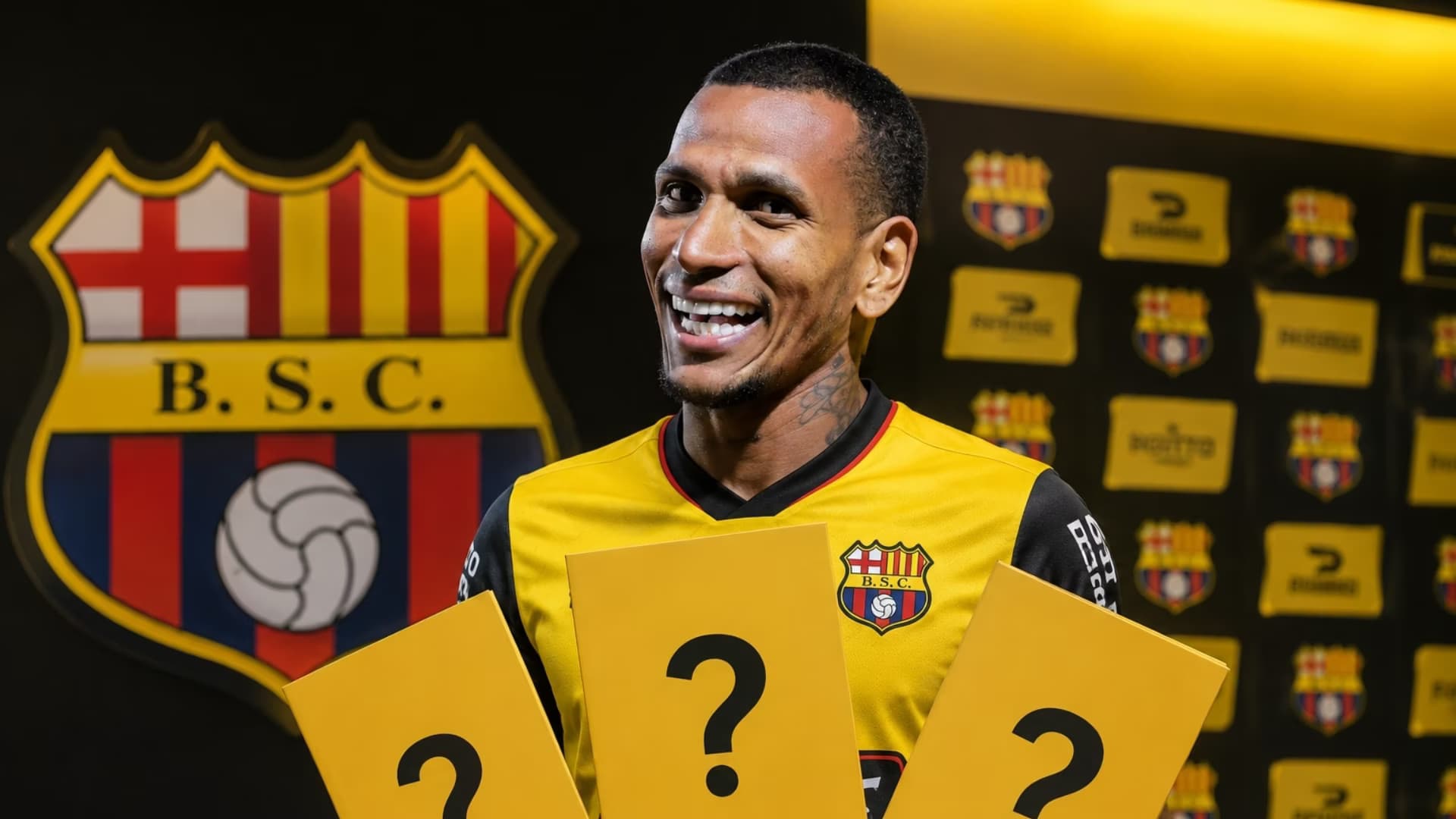 Rómulo Otero con la camiseta en Barcelona