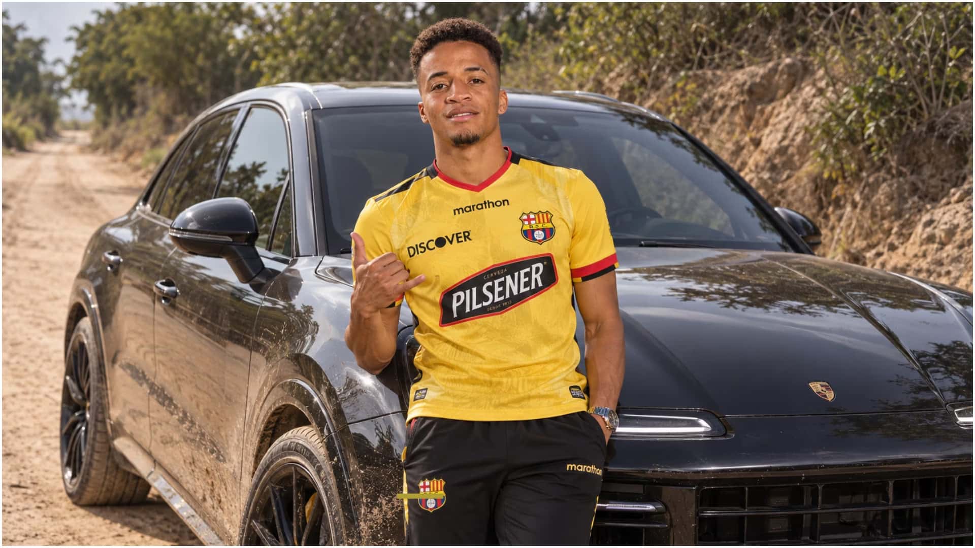 Byron Castillo y su auto