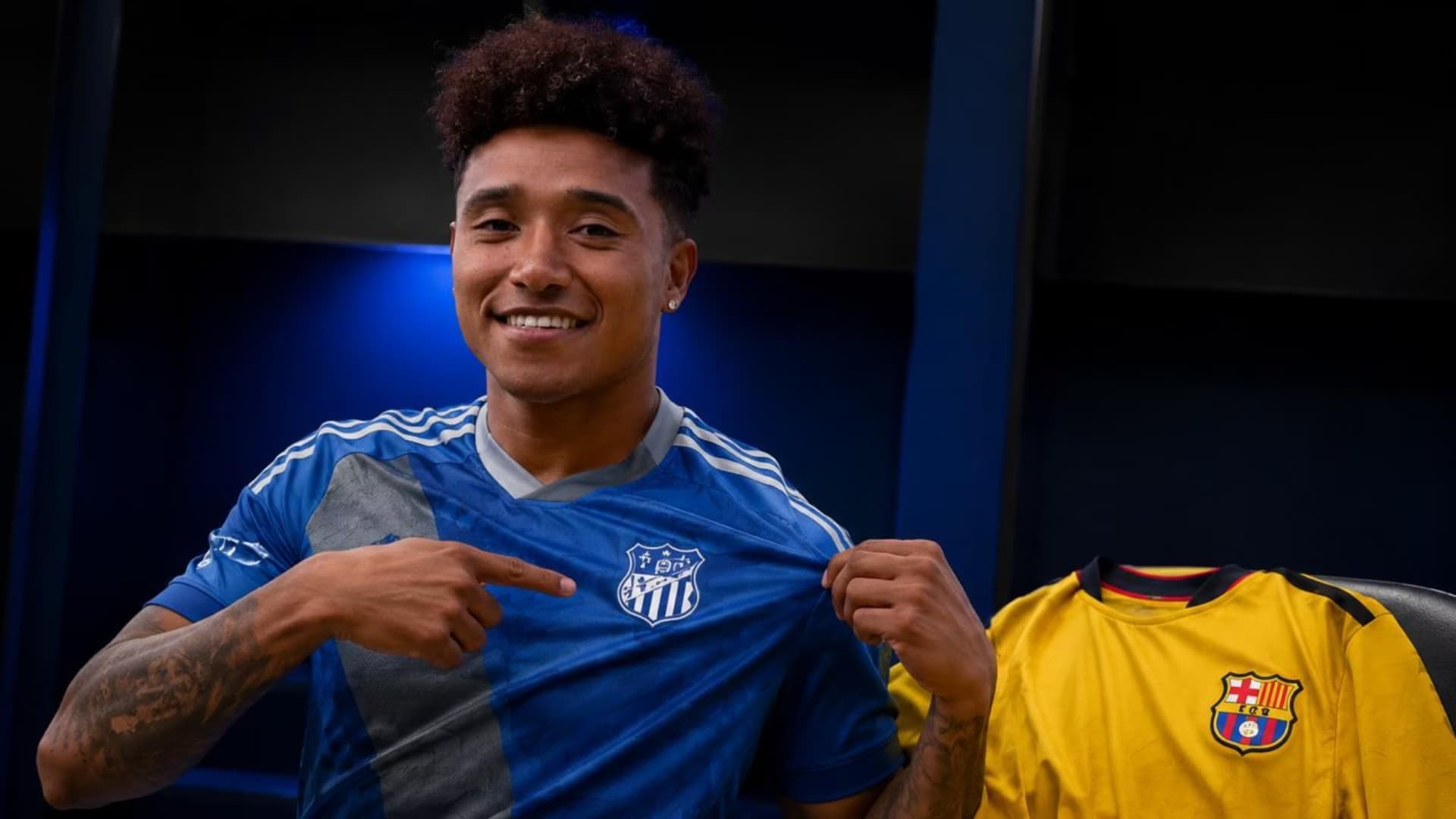Jonathan Mina con la camiseta de Emelec