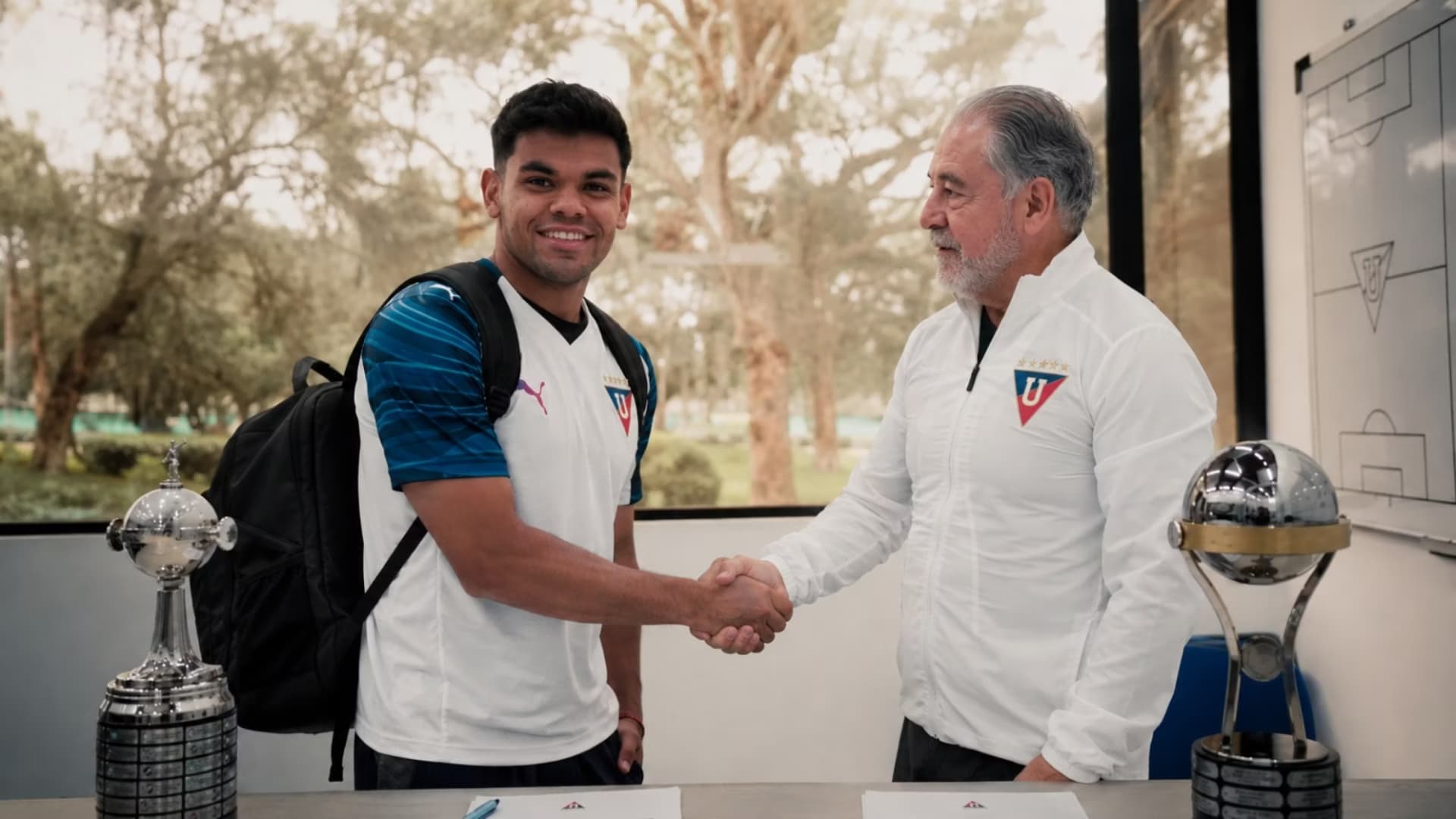 Redes saliendo de Liga de Quito