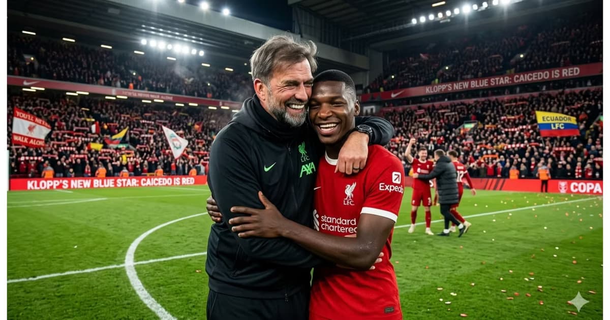 Klopp y Moisés Caicedo en el Liverpool