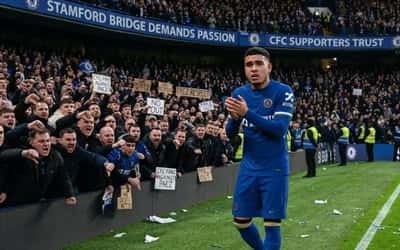 Kendry Páez con la camiseta del Chelsea