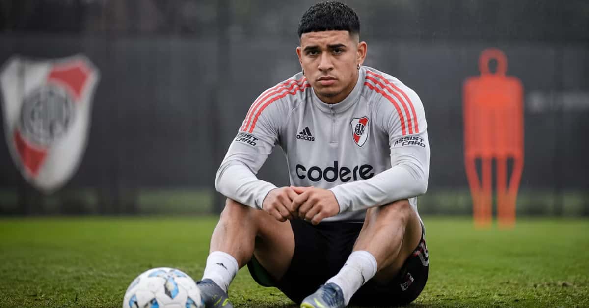 Kendry Páez entrenando triste con River Plate