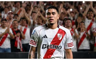 Kendry Páez en River