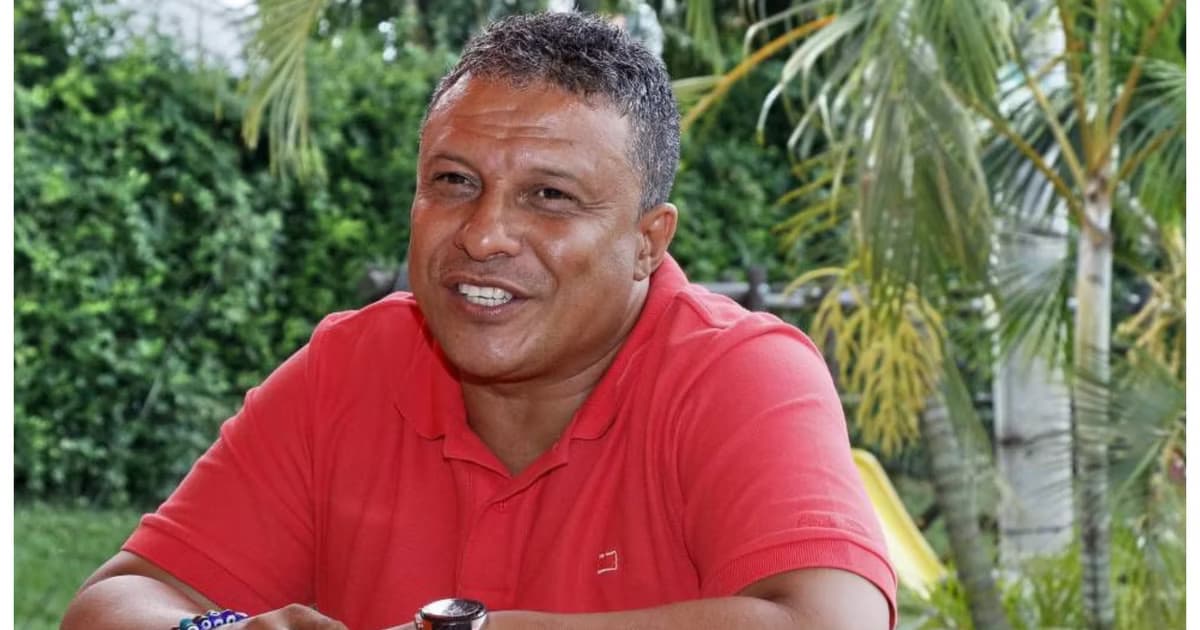 Alex Escobar hablando