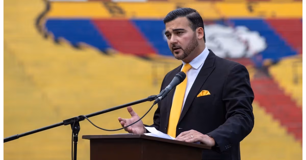 Antonio Alvarez hablando en el Monumental