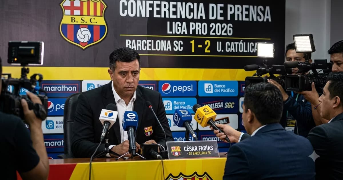 Cesar Farías en conferencia de prensa