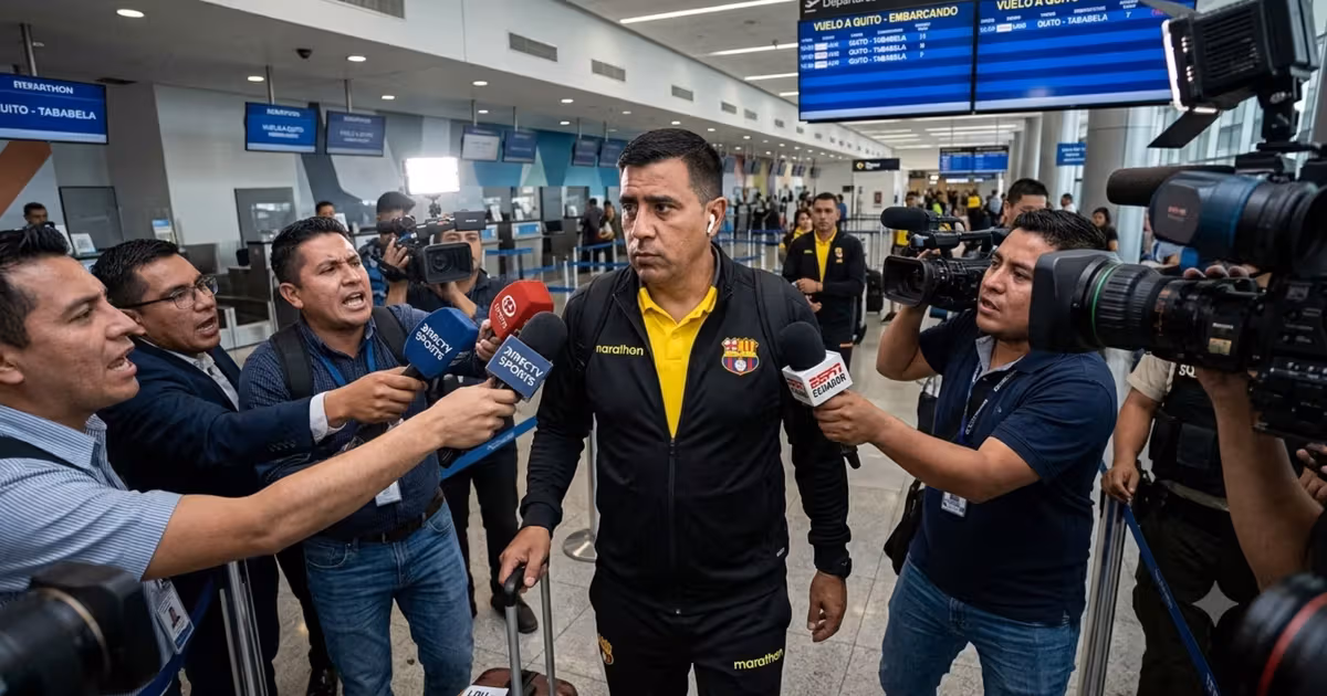 César Farías en el aeropuerto
