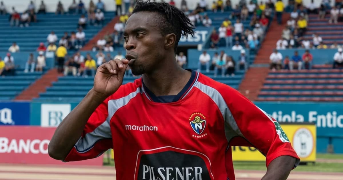 Christian Lara con la camiseta de El Nacional