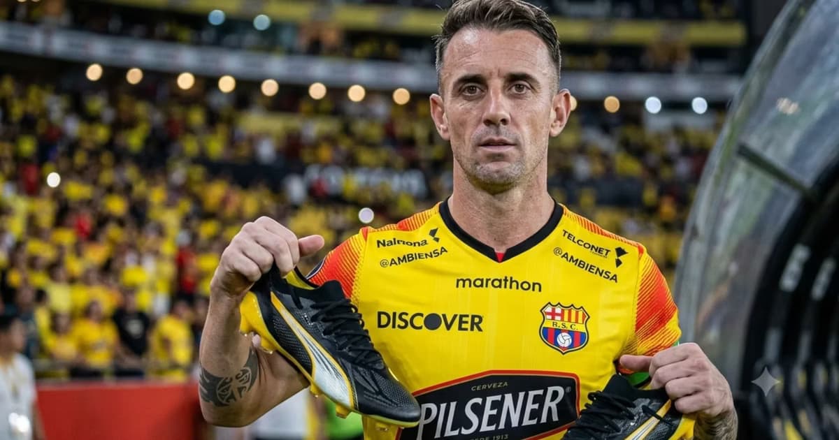 Damián Díaz con unos zapatos de fútbol