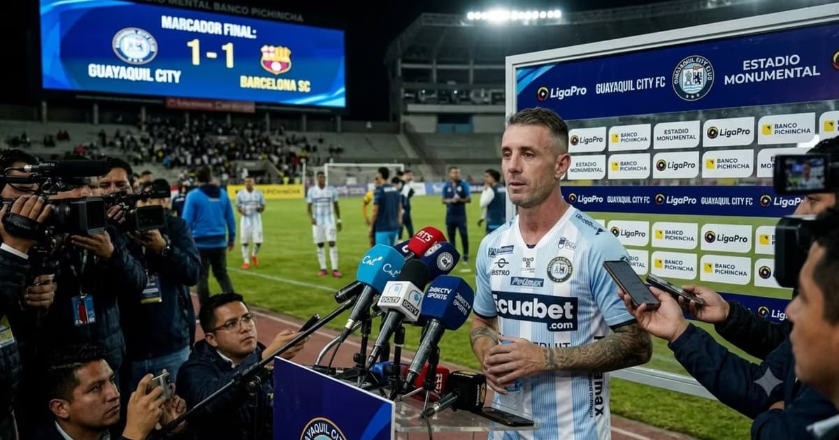 Damián Díaz ante los medios