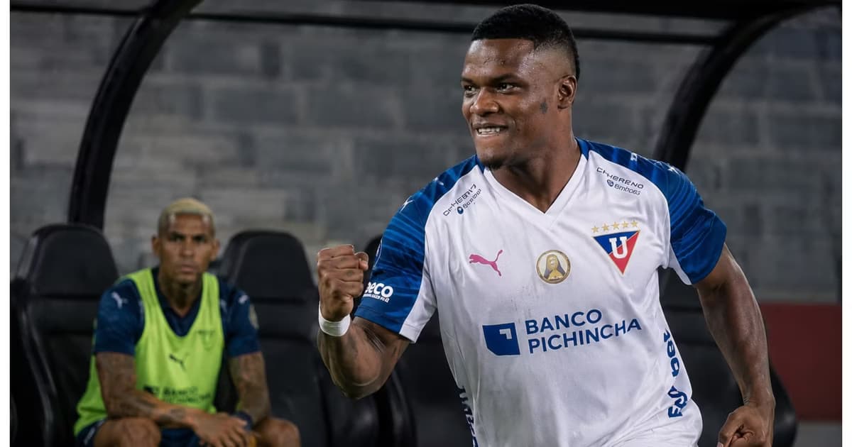 Deyverson viendo a Yerlin Quiñonez