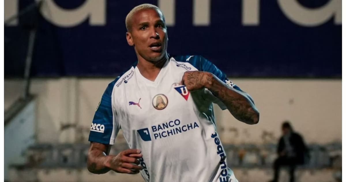 Deyverson jugando para Liga de Quito
