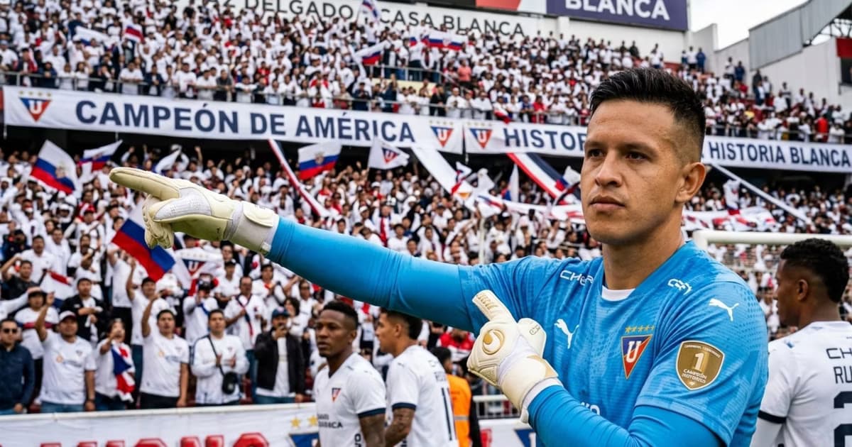 Gonzalo Valle y el parche de campeón de LDU en la camiseta
