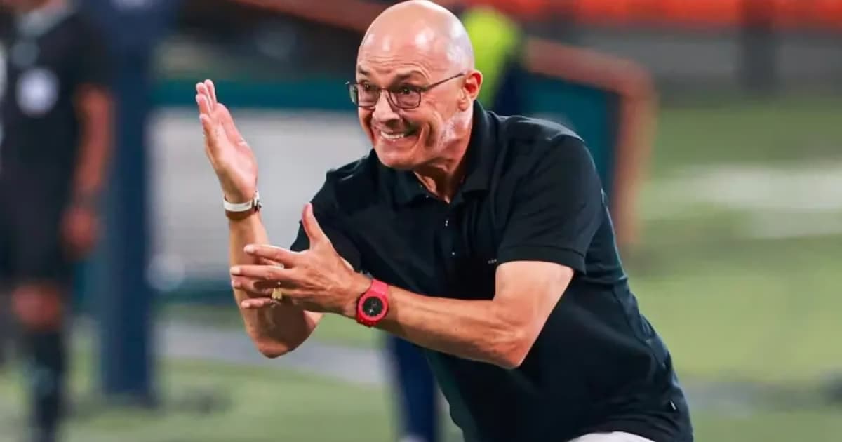 Alfredo Arias dirigiendo