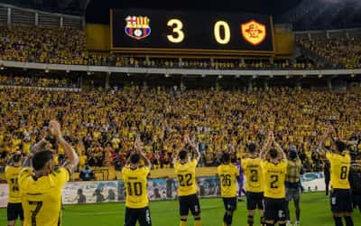 Hinchas de Barcelona SC despidieron con aplausos a jugadores luego de la goleada a Aucas
